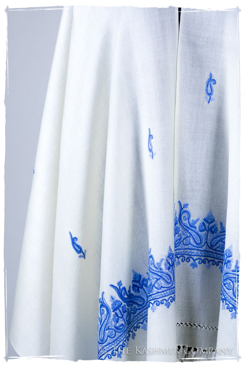 Rocío Frontières Paisley Gift Shawl