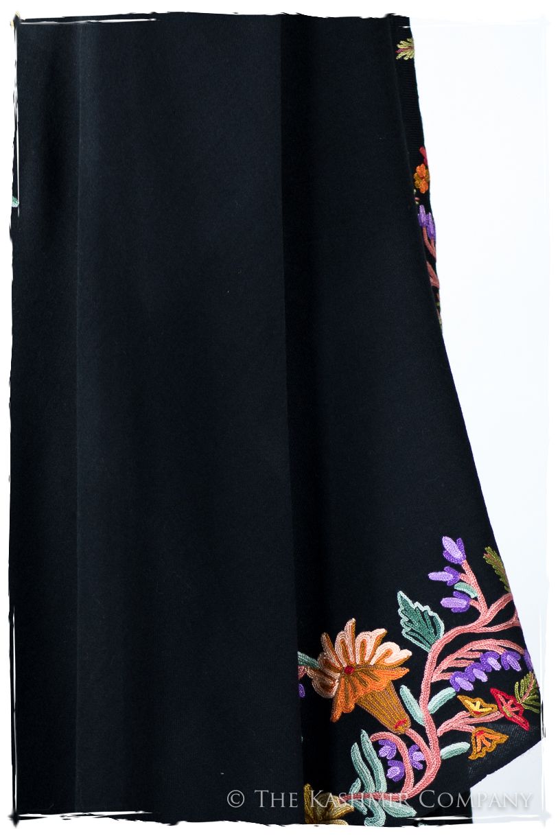 Slyvie de Frontierè Jardin Mascarade Shawl