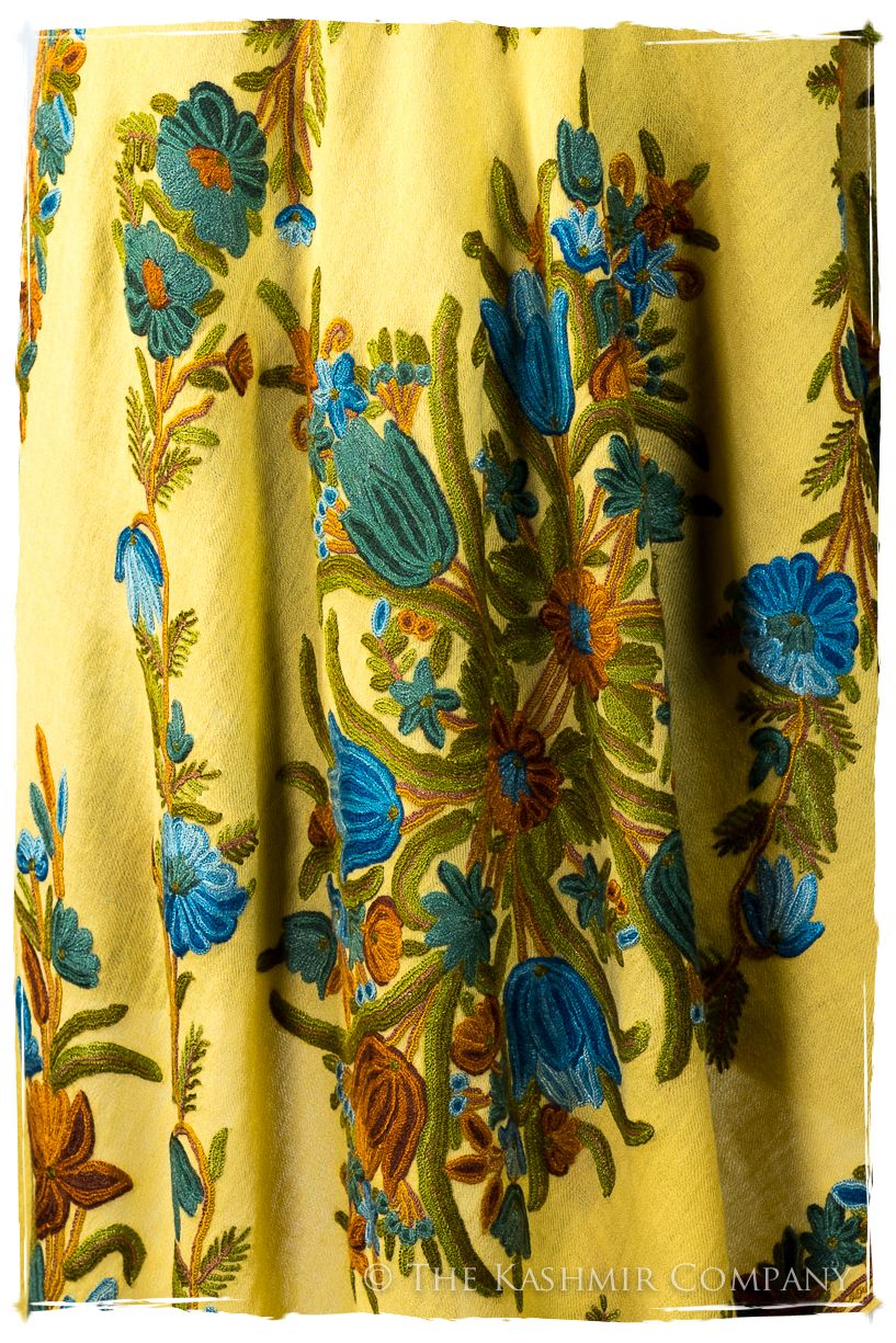 Royauté Française Amoureuse de Nadeleine Cannes Shawl