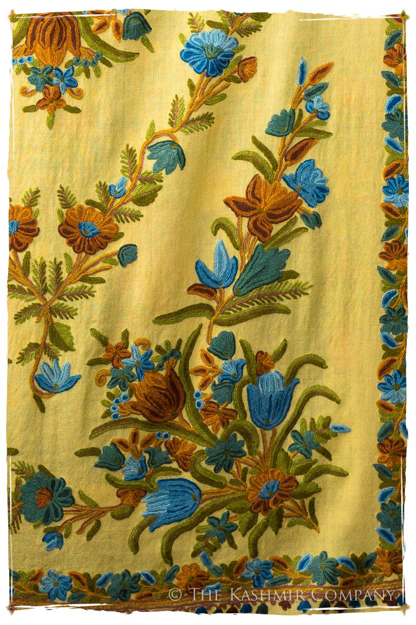 Royauté Française Amoureuse de Nadeleine Cannes Shawl