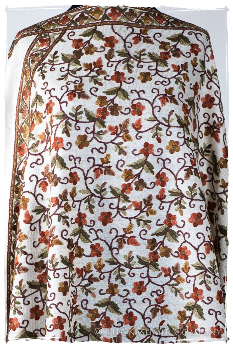 Française Amoureuse de Vignes Cannes Shawl