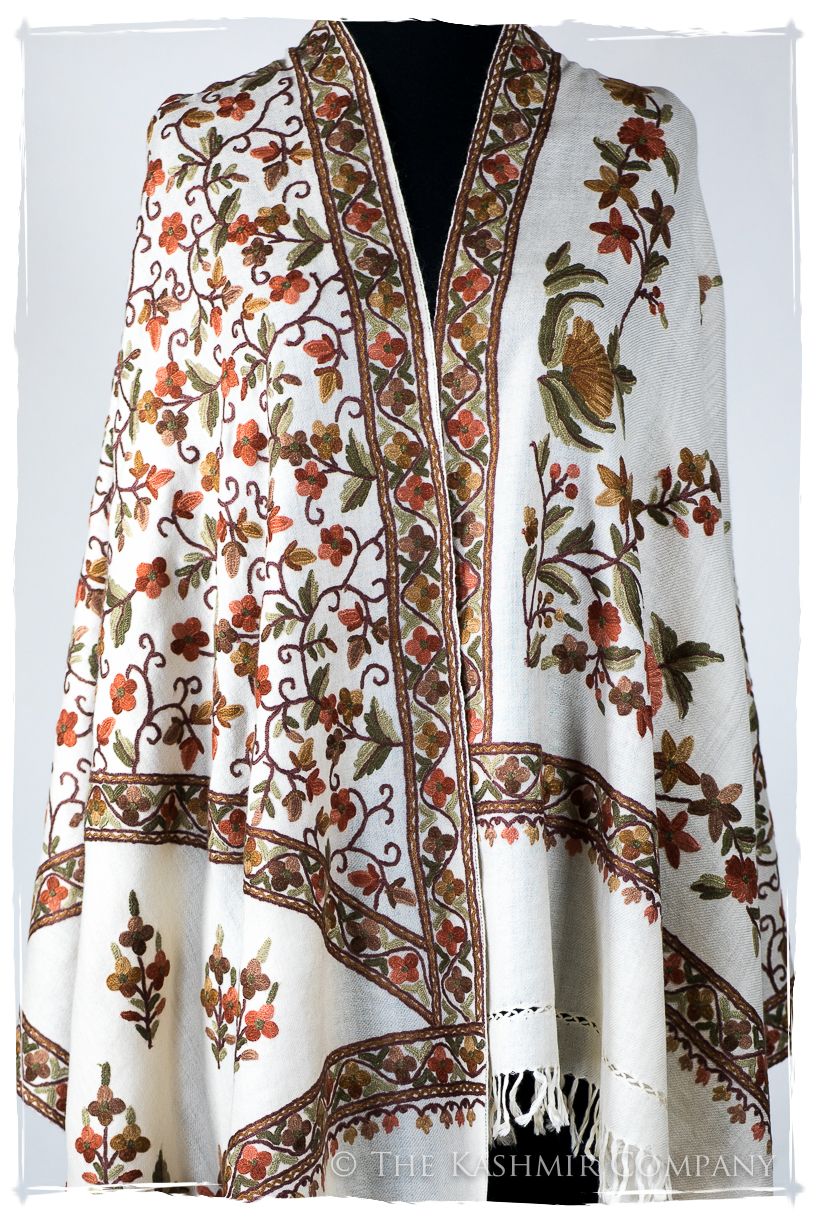 Française Amoureuse de Vignes Cannes Shawl