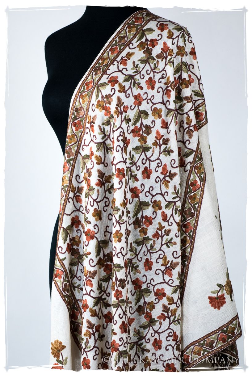 Française Amoureuse de Vignes Cannes Shawl