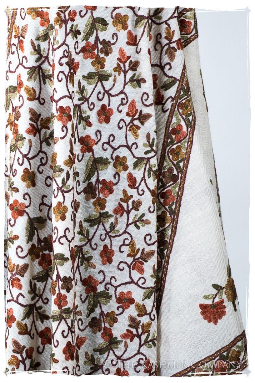 Française Amoureuse de Vignes Cannes Shawl