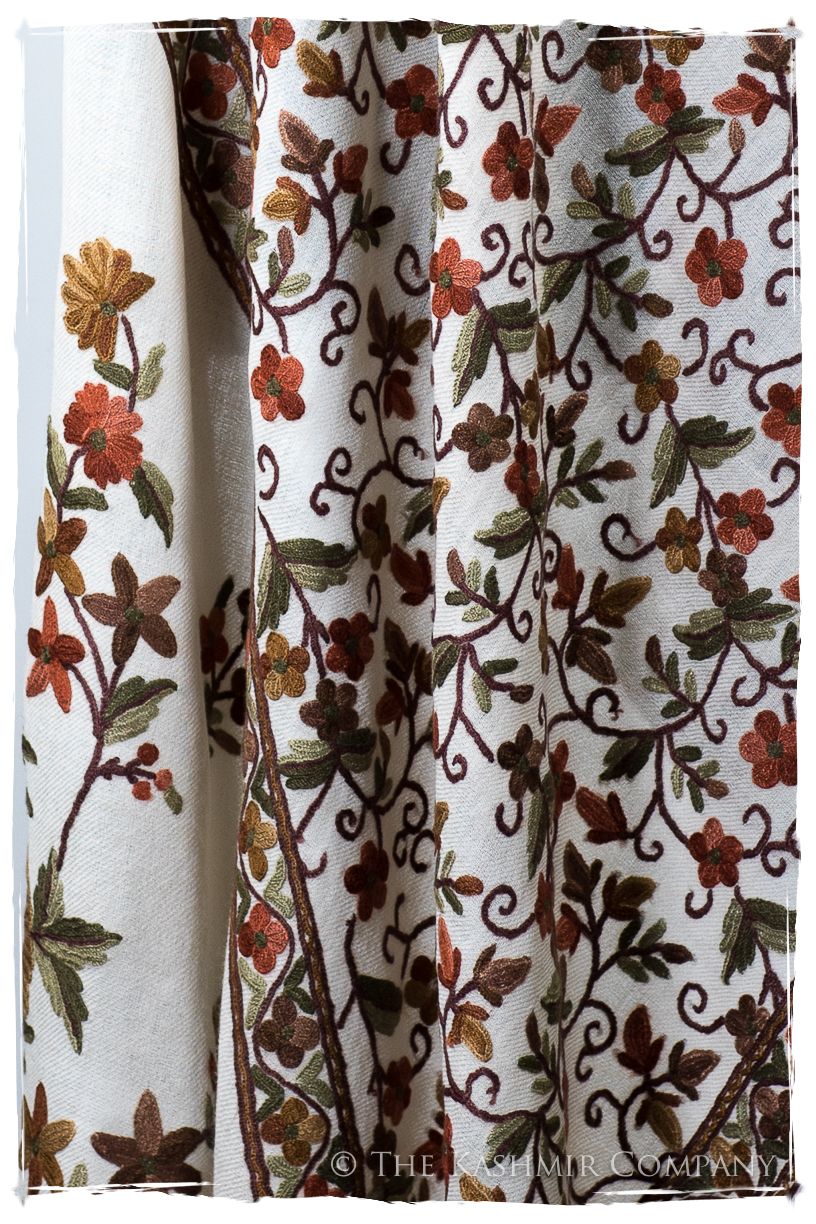 Française Amoureuse de Vignes Cannes Shawl