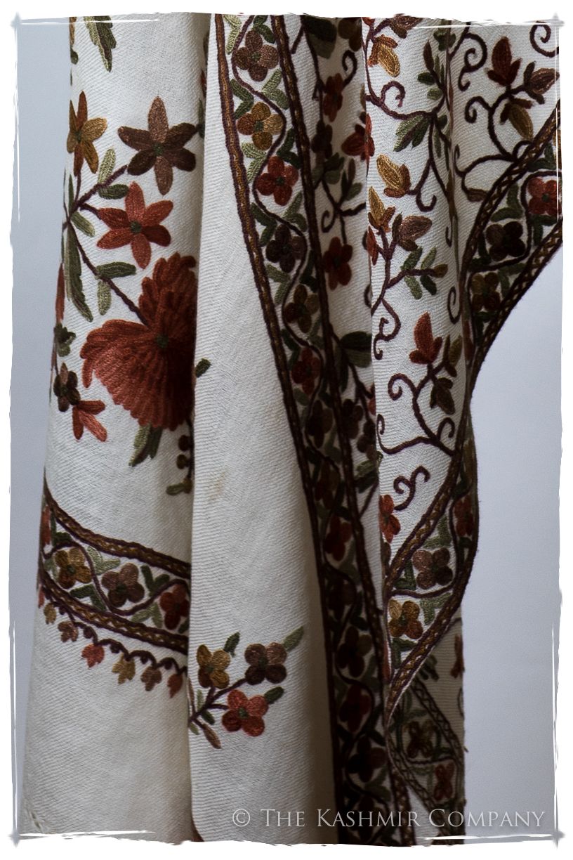 Française Amoureuse de Vignes Cannes Shawl