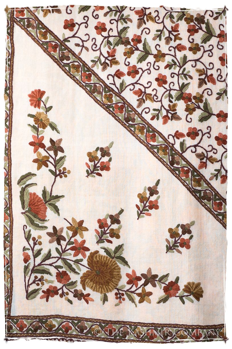 Française Amoureuse de Vignes Cannes Shawl