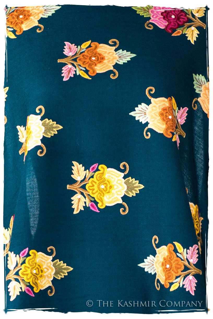 Amoureuse de Aurelie Cannes Shawl