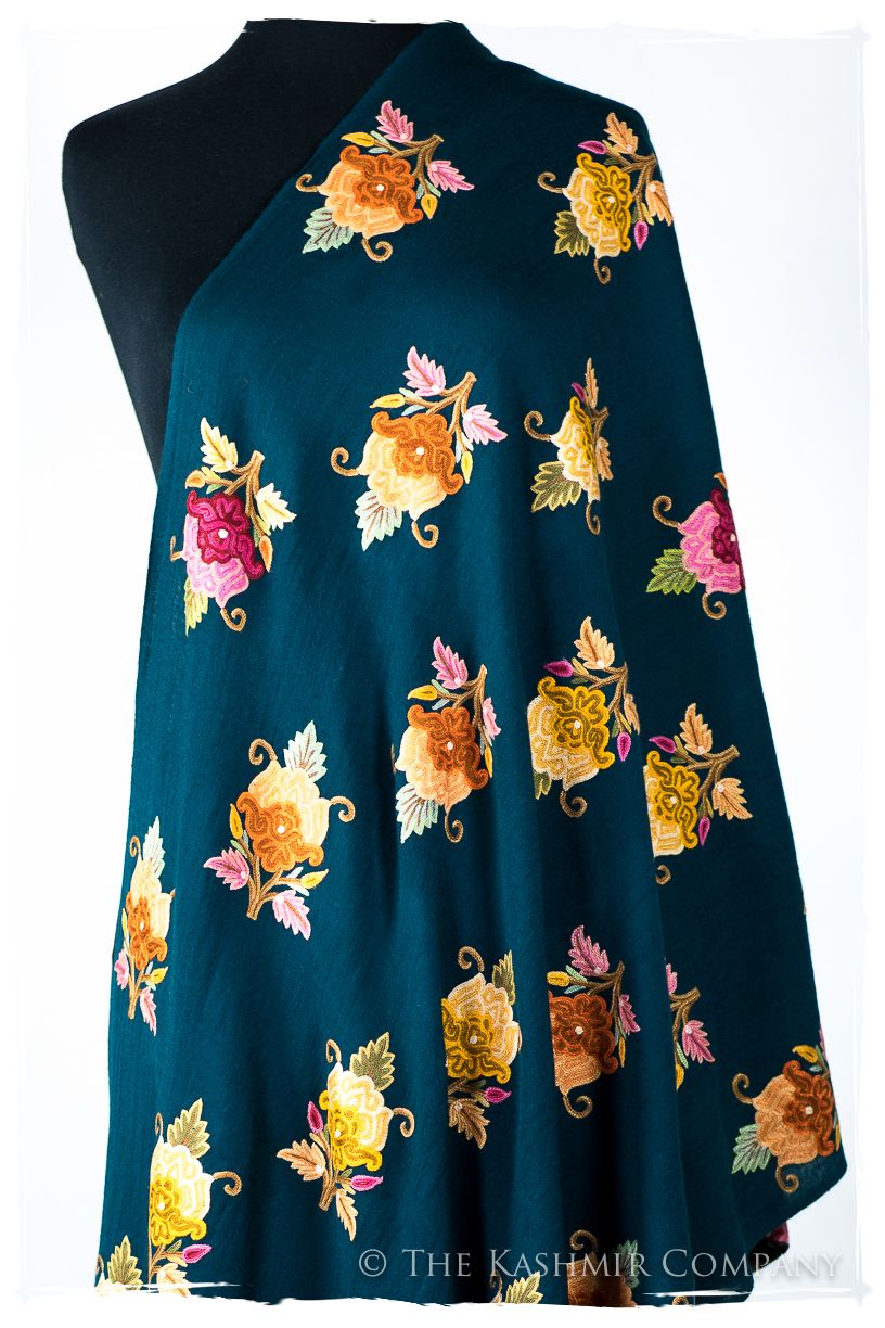 Amoureuse de Aurelie Cannes Shawl