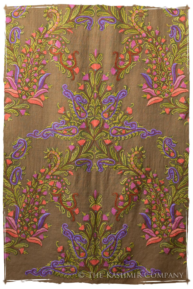 Amoureuse de Maëlle Française Notre Dame Shawl