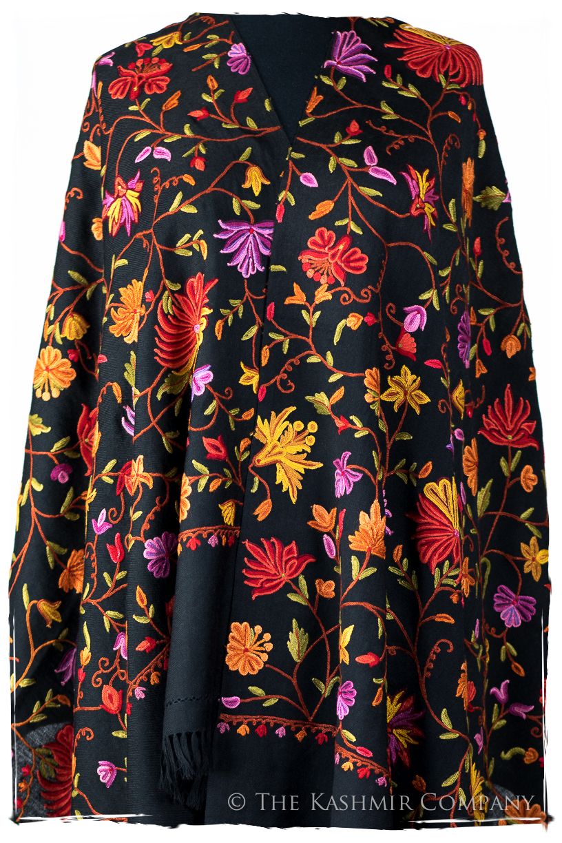 Française Emmanuelle Jardin Noir Antoinette Shawl