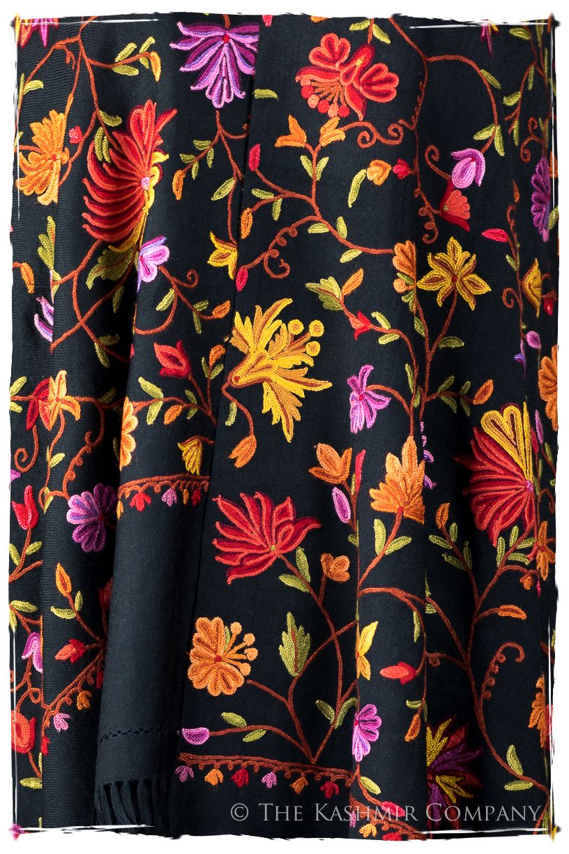 Française Emmanuelle Jardin Noir Antoinette Shawl