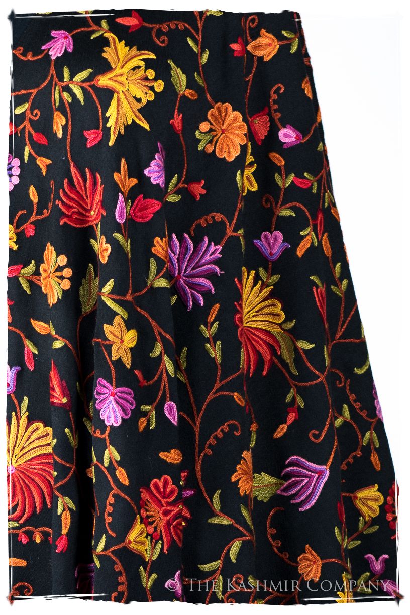 Française Emmanuelle Jardin Noir Antoinette Shawl