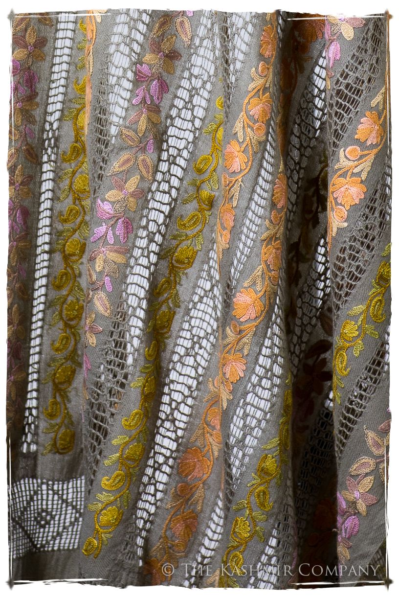 Jardin de Vignes Broderie Française Ficelle Tirée Notre Dame Shawl