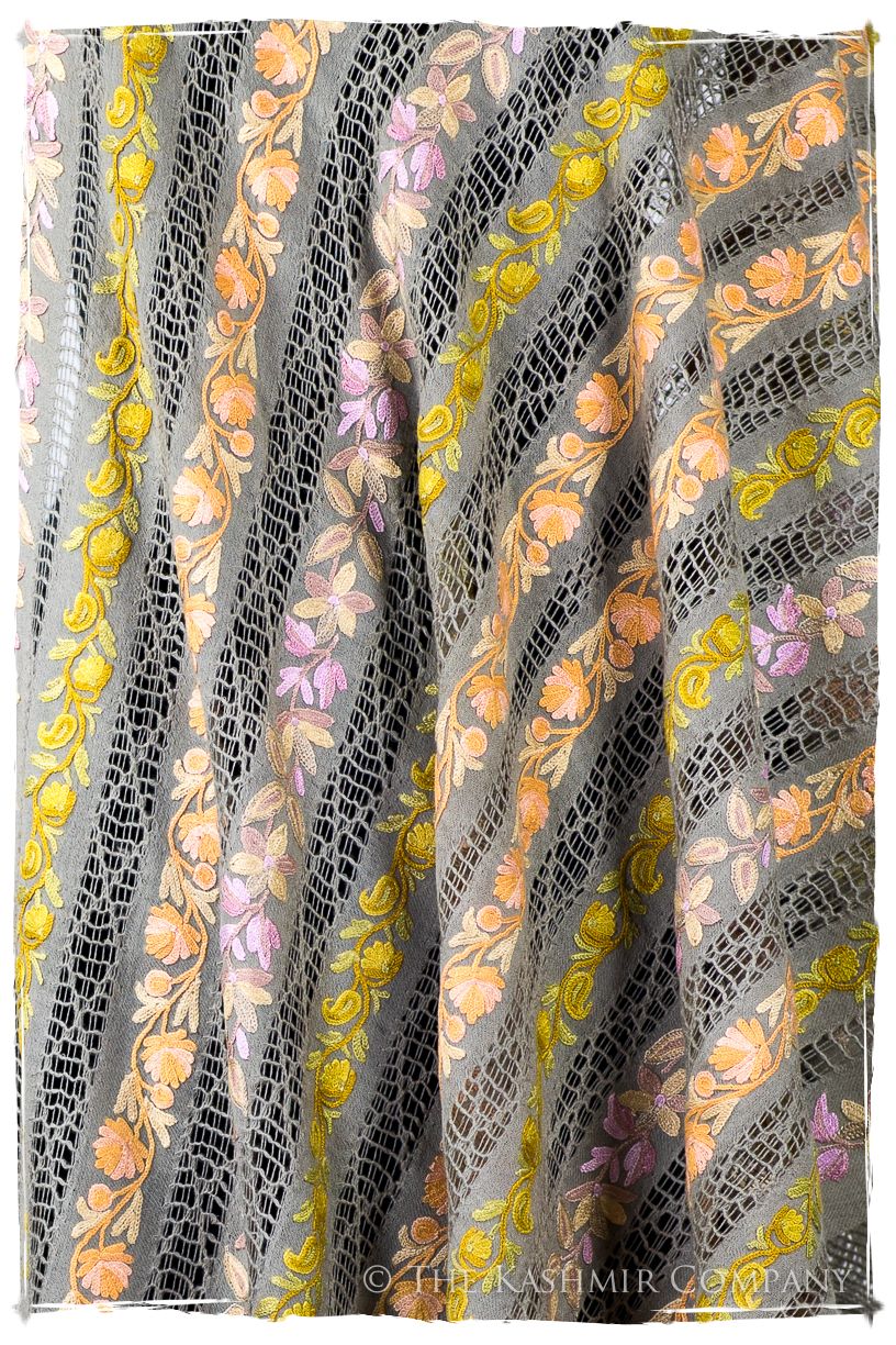 Jardin de Vignes Broderie Française Ficelle Tirée Notre Dame Shawl