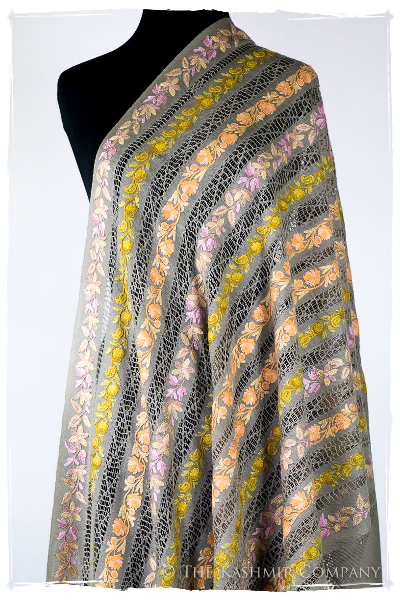 Jardin de Vignes Broderie Française Ficelle Tirée Notre Dame Shawl