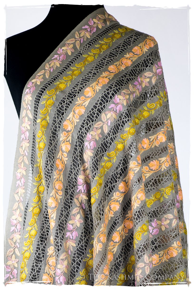 Jardin de Vignes Broderie Française Ficelle Tirée Notre Dame Shawl