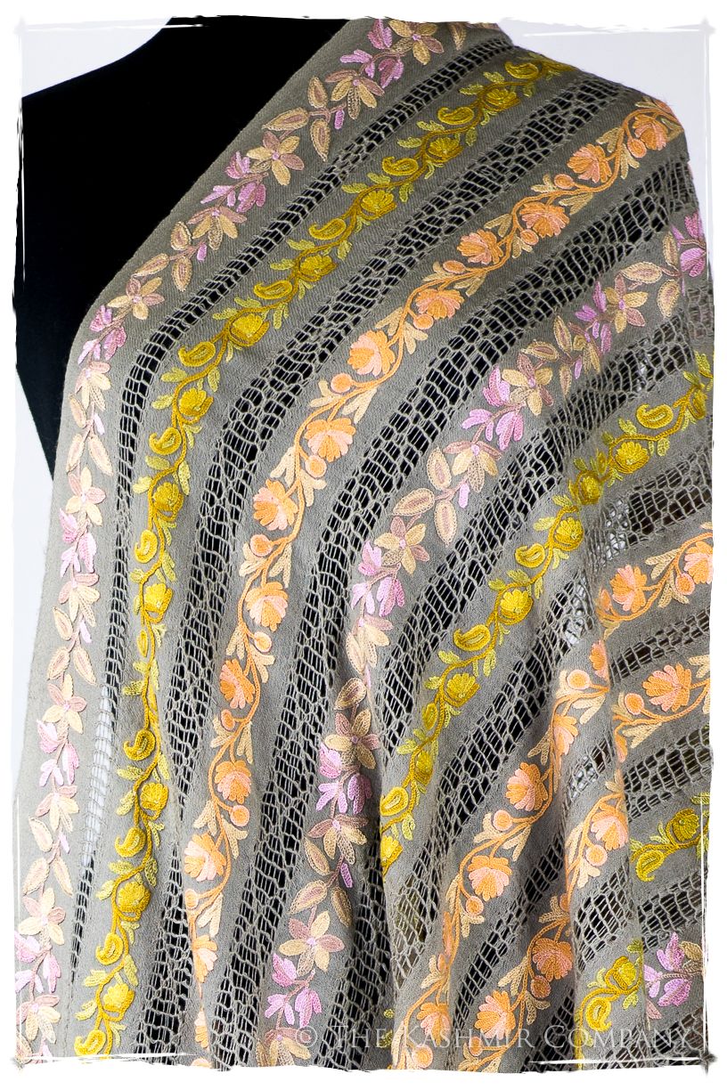 Jardin de Vignes Broderie Française Ficelle Tirée Notre Dame Shawl