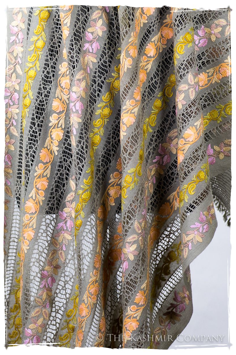 Jardin de Vignes Broderie Française Ficelle Tirée Notre Dame Shawl
