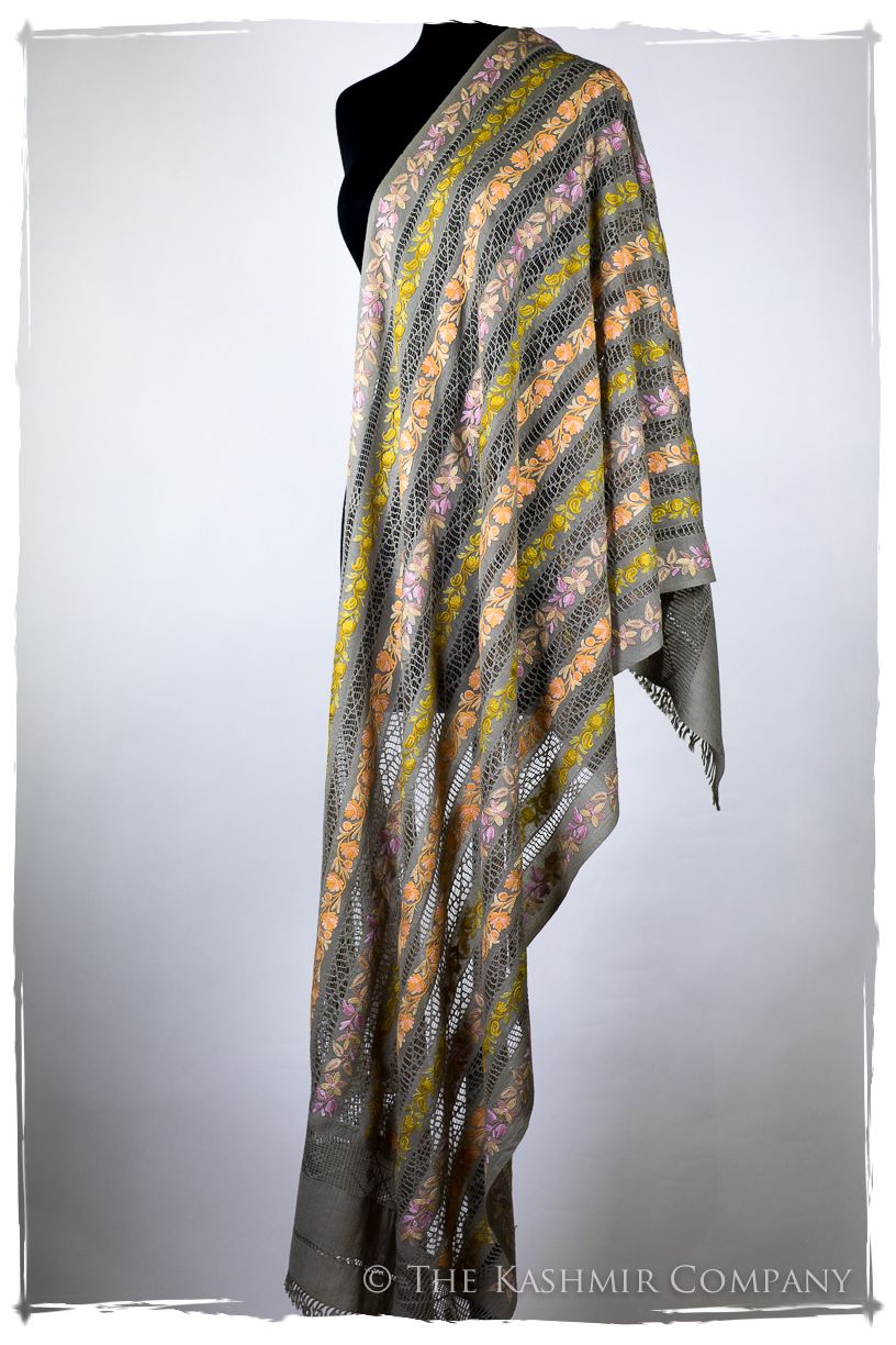 Jardin de Vignes Broderie Française Ficelle Tirée Notre Dame Shawl