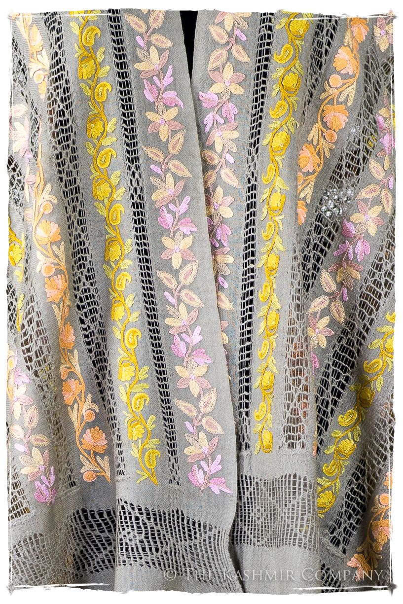 Jardin de Vignes Broderie Française Ficelle Tirée Notre Dame Shawl