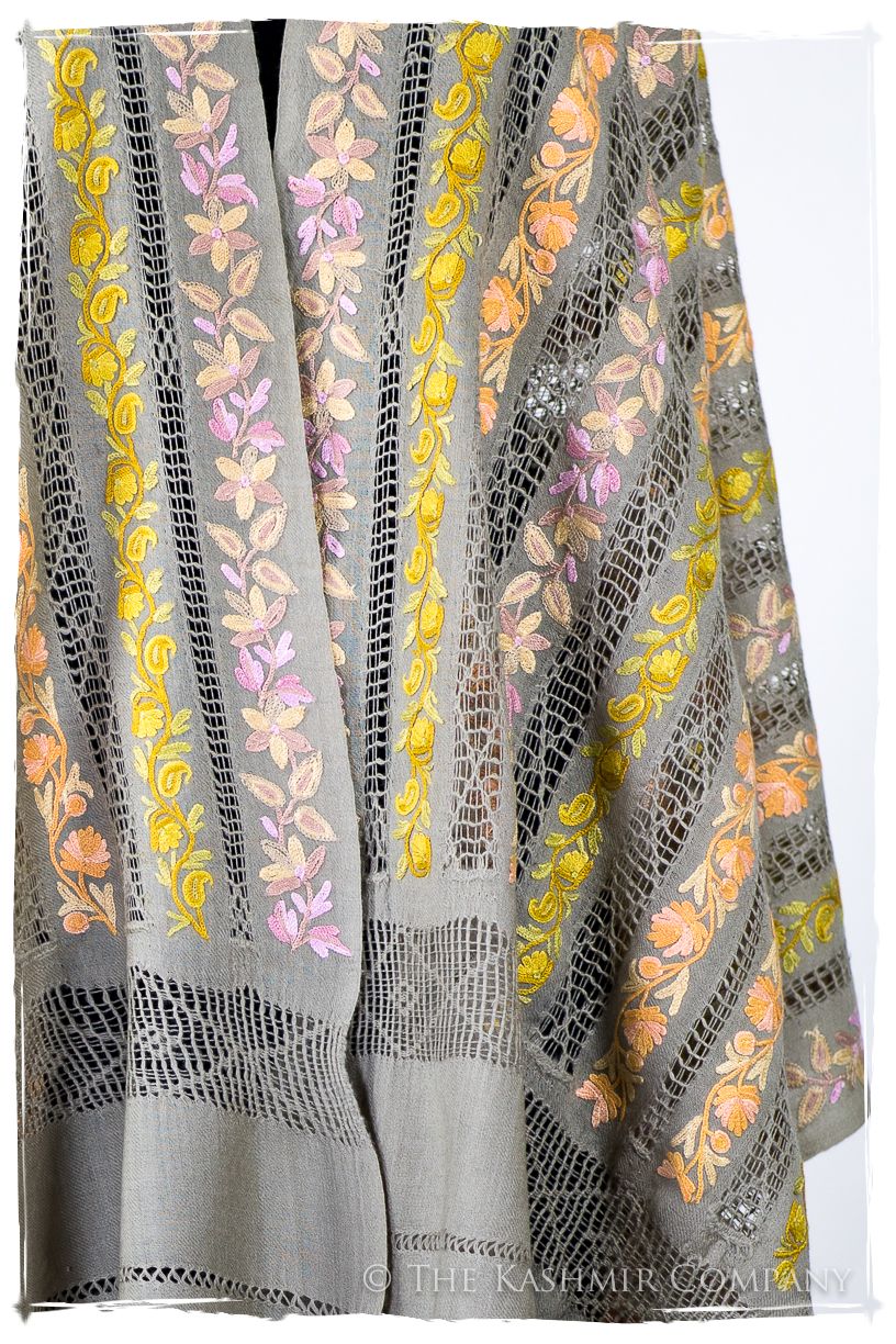 Jardin de Vignes Broderie Française Ficelle Tirée Notre Dame Shawl