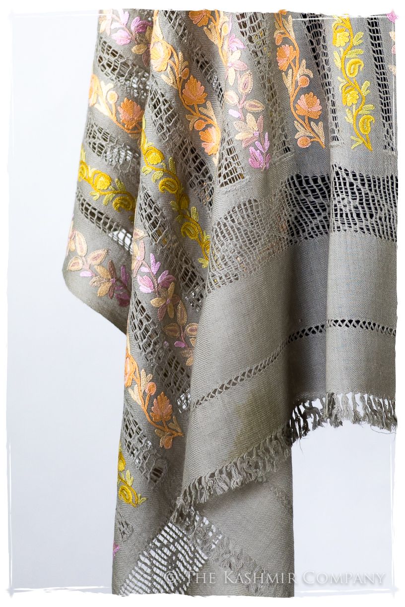 Jardin de Vignes Broderie Française Ficelle Tirée Notre Dame Shawl