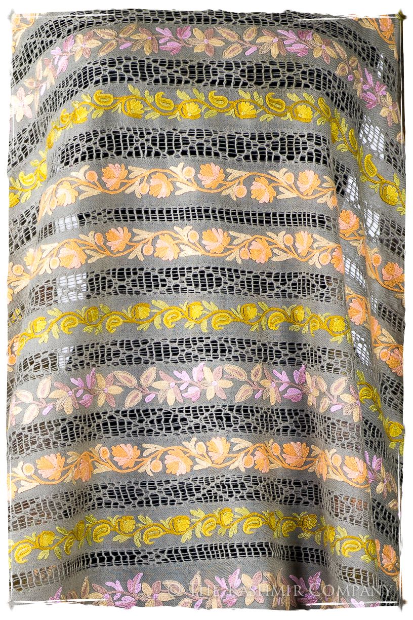 Jardin de Vignes Broderie Française Ficelle Tirée Notre Dame Shawl