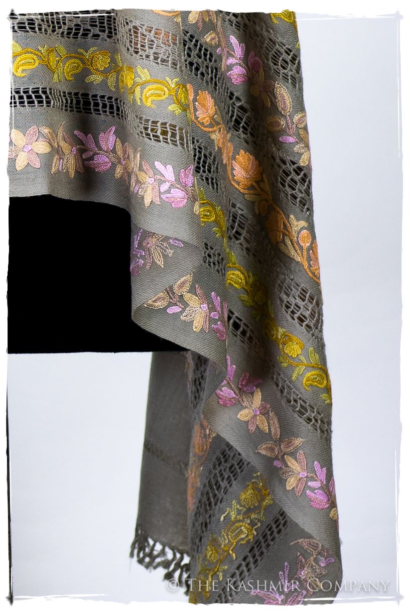 Jardin de Vignes Broderie Française Ficelle Tirée Notre Dame Shawl