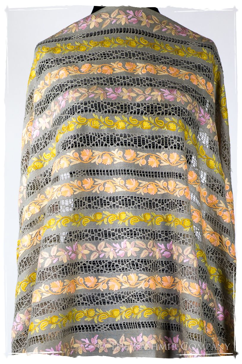 Jardin de Vignes Broderie Française Ficelle Tirée Notre Dame Shawl