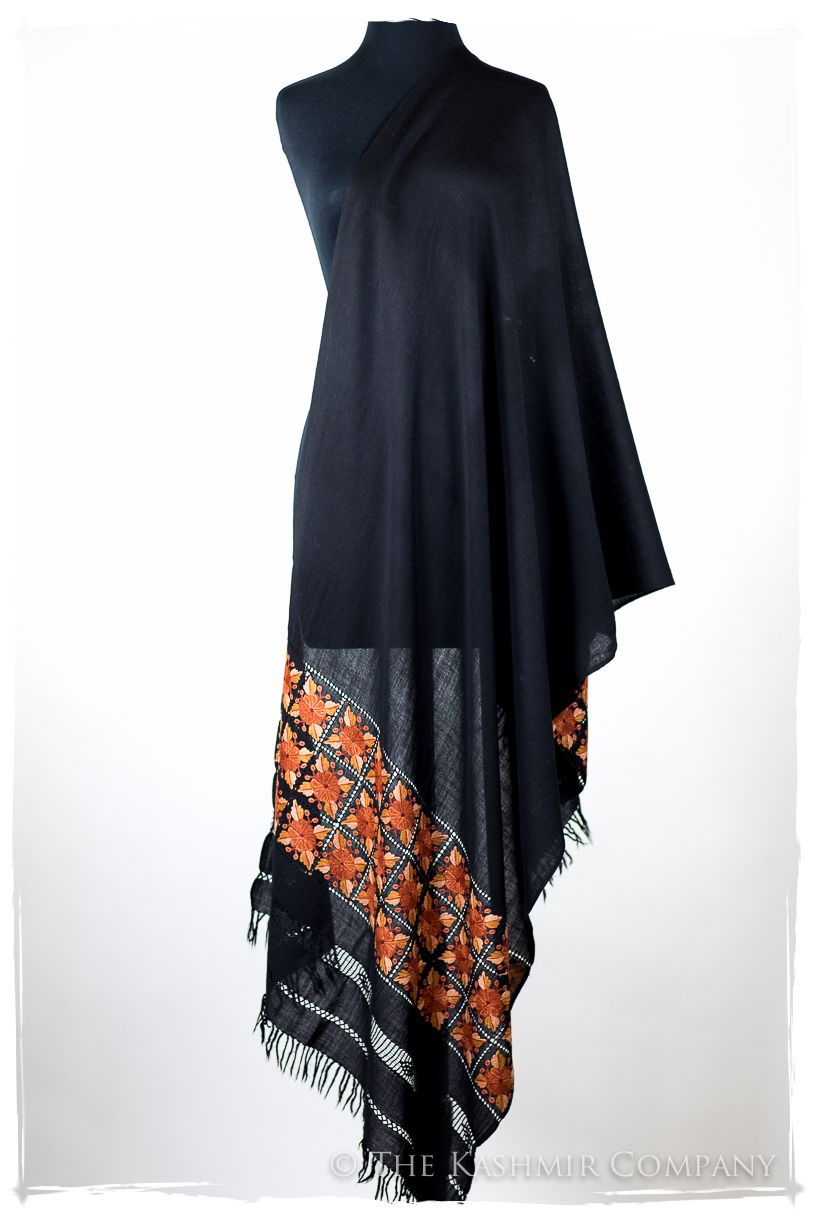 Broderie à cordes tirées Macaroon Noir Trois Frontières Shawl