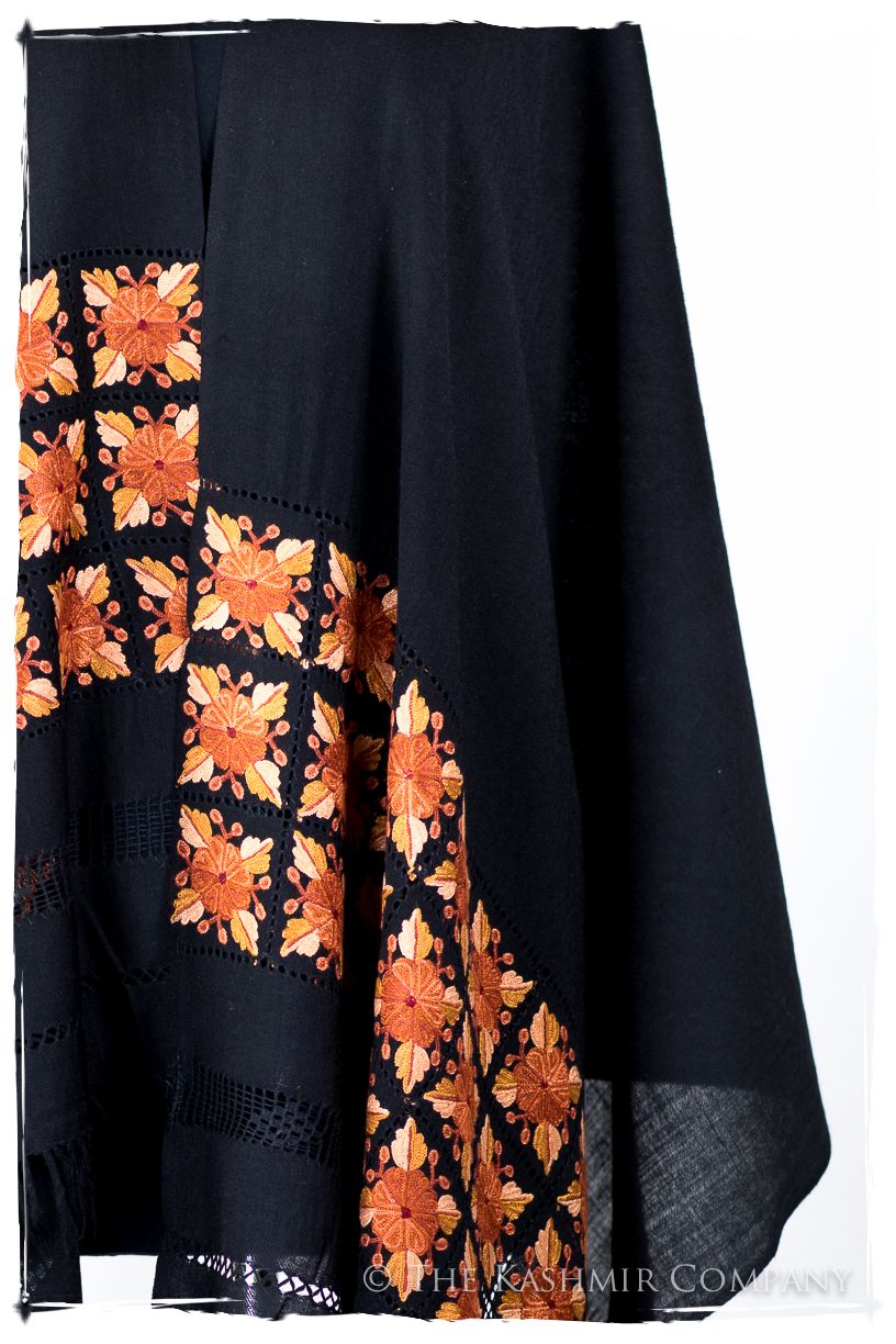 Broderie à cordes tirées Macaroon Noir Trois Frontières Shawl