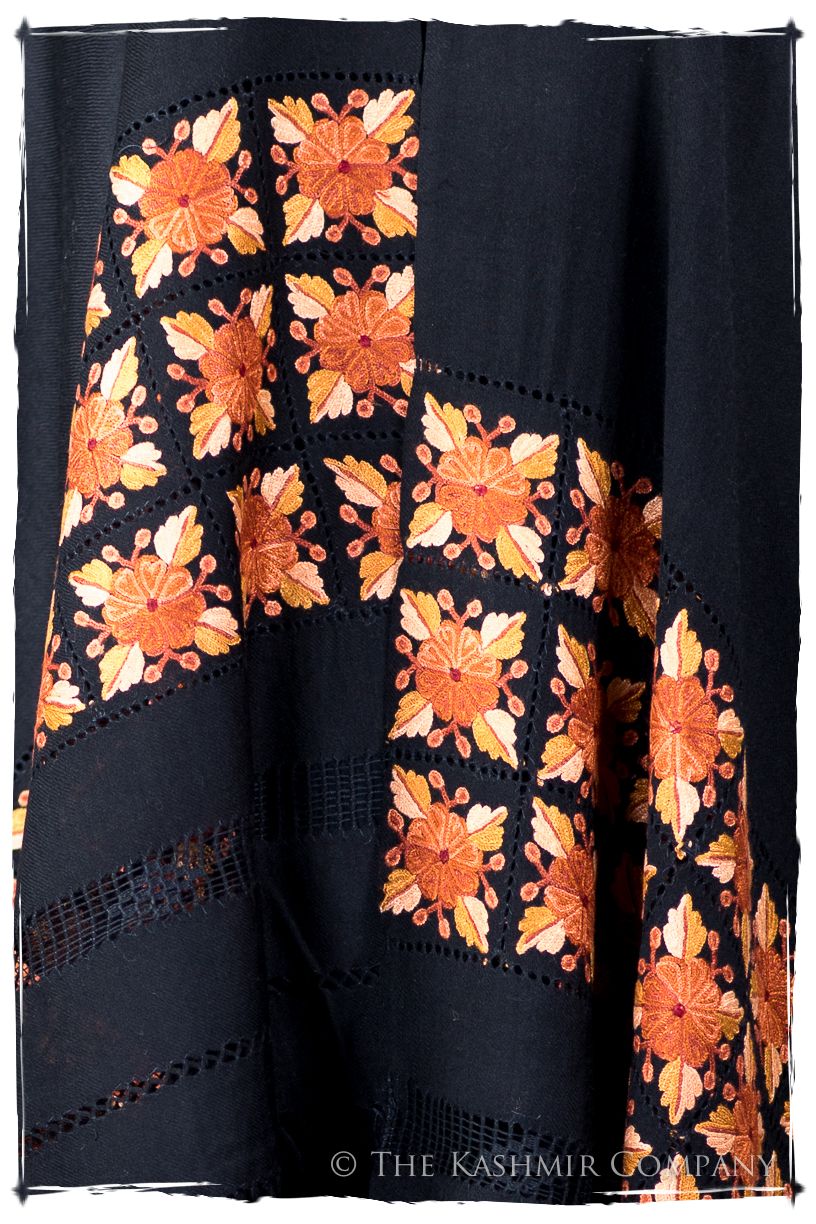 Broderie à cordes tirées Macaroon Noir Trois Frontières Shawl