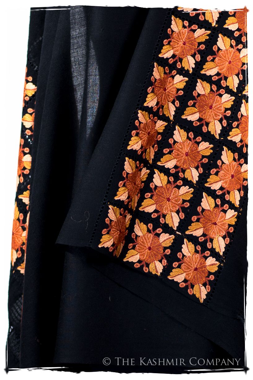 Broderie à cordes tirées Macaroon Noir Trois Frontières Shawl