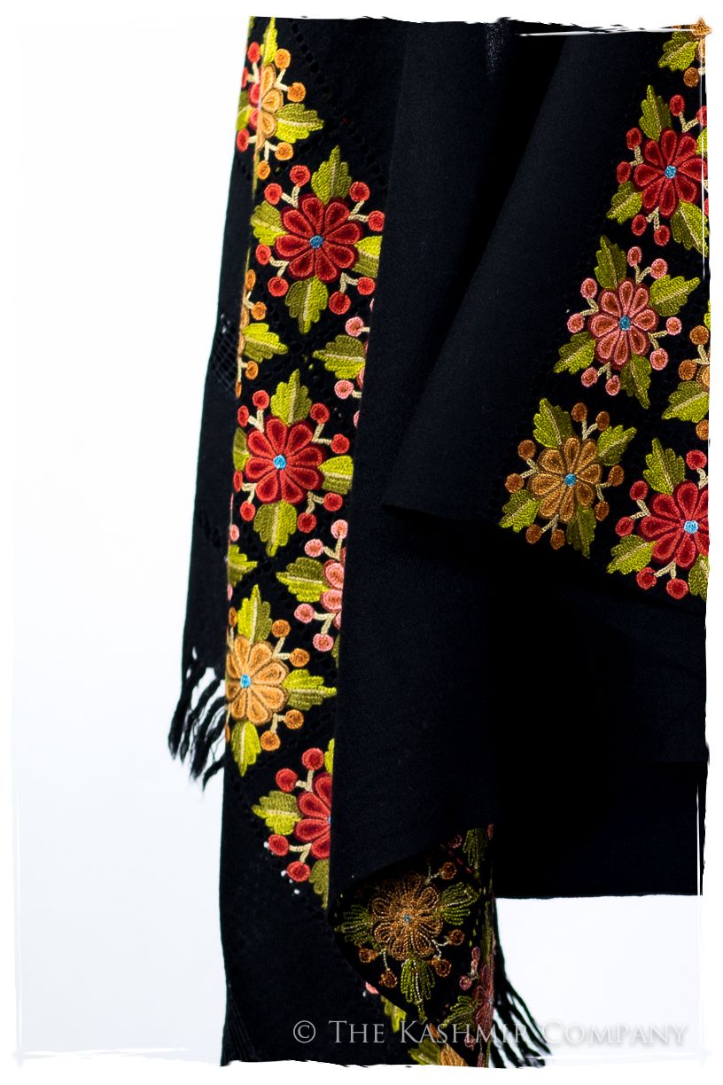 Broderie à cordes tirées Azalea Noir Trois Frontières Shawl