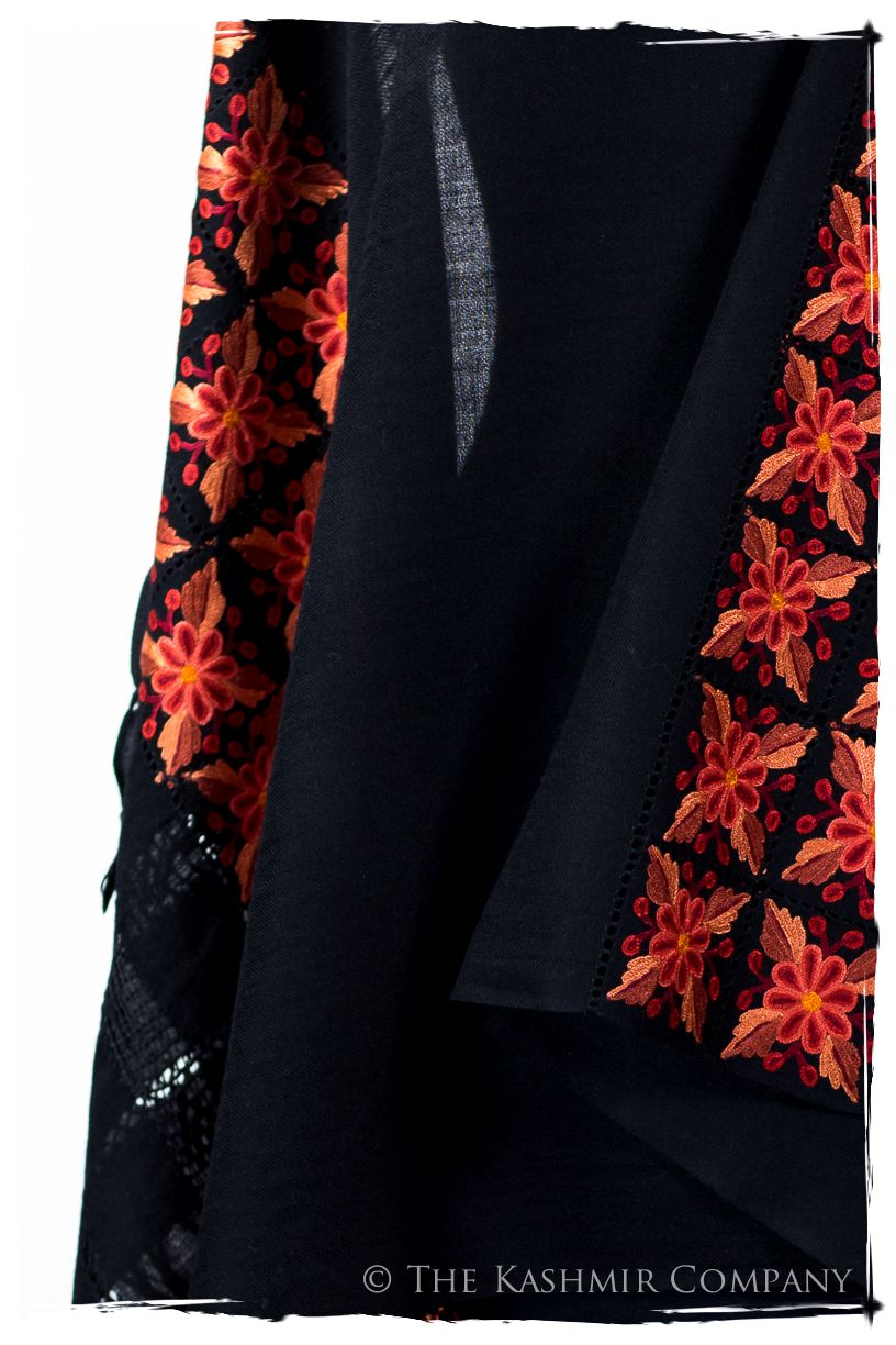 Broderie à cordes tirées Sienna Noir Trois Frontières Shawl