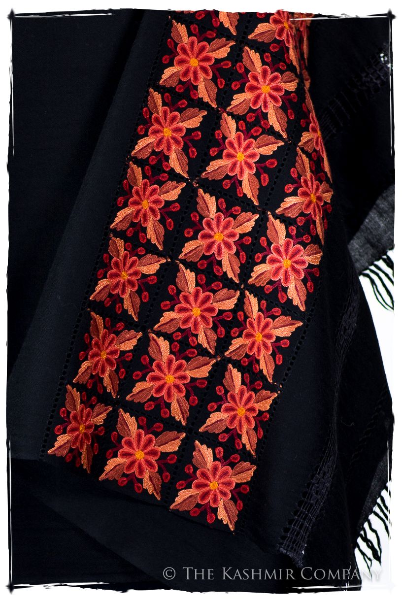Broderie à cordes tirées Sienna Noir Trois Frontières Shawl