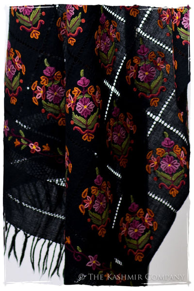 Les Nouvelles Fil Dessiné Iris Bouquet Noir Shawl