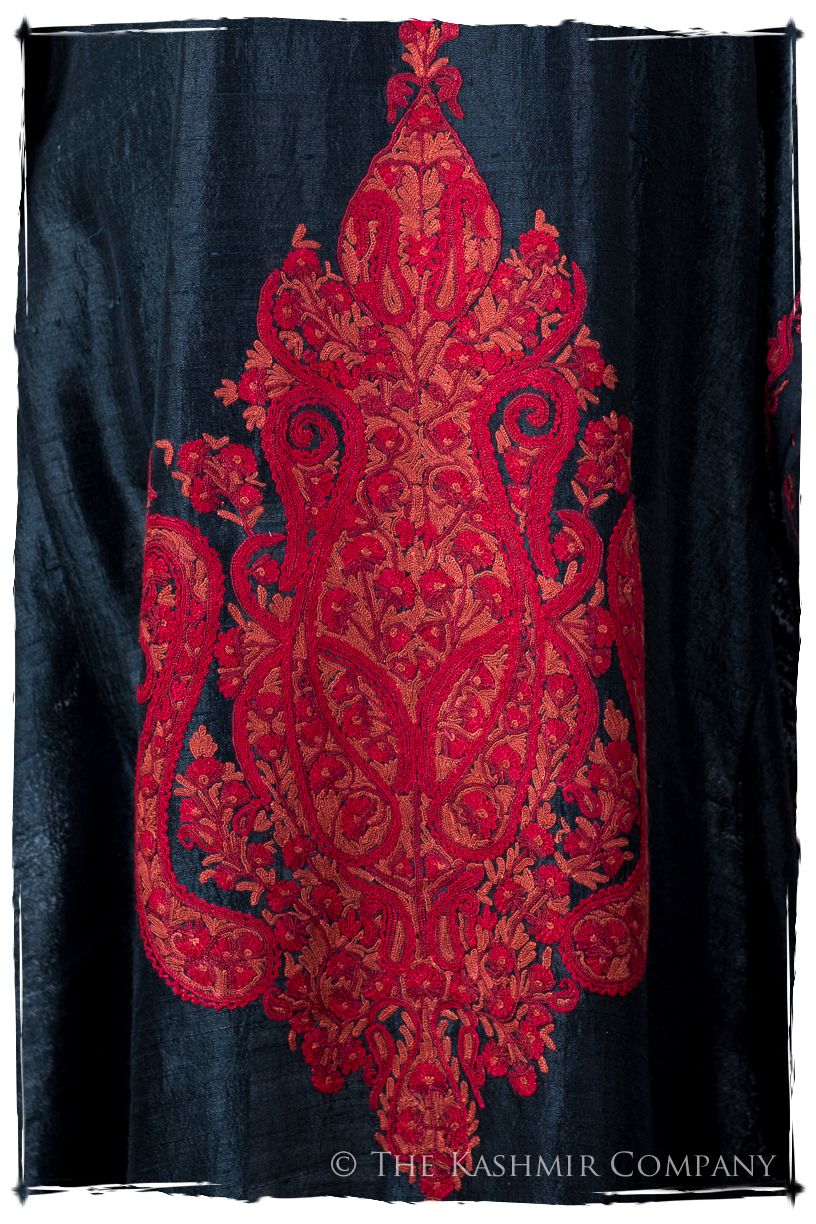 Française Amoureuse de Andrée Noir Silk Robe