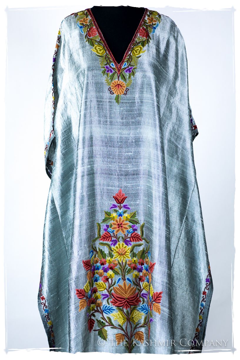 Française Amoureuse de Slyvie Silver Silk Robe