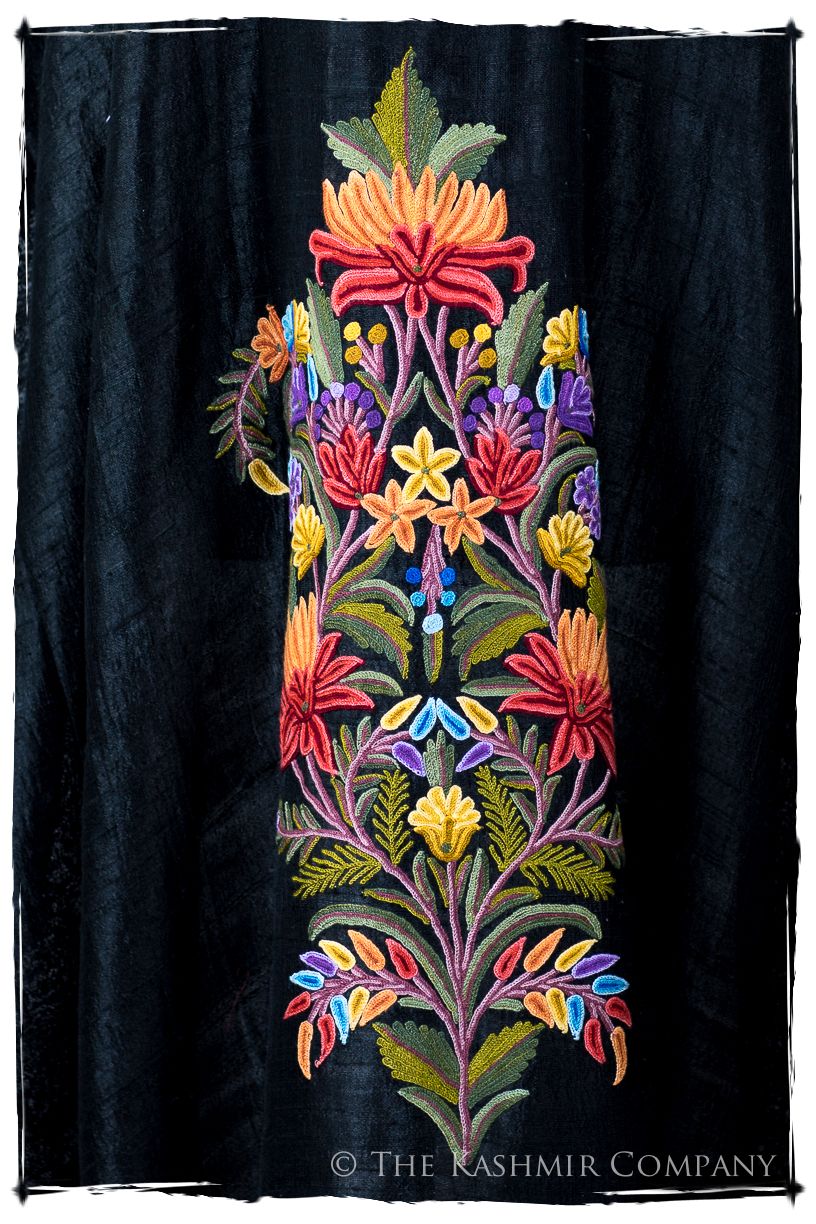 Française Amoureuse de Élise Onyx Silk Robe