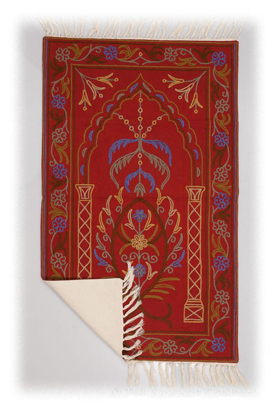 Akbari Arye Prayer Rug / Wall Hanging