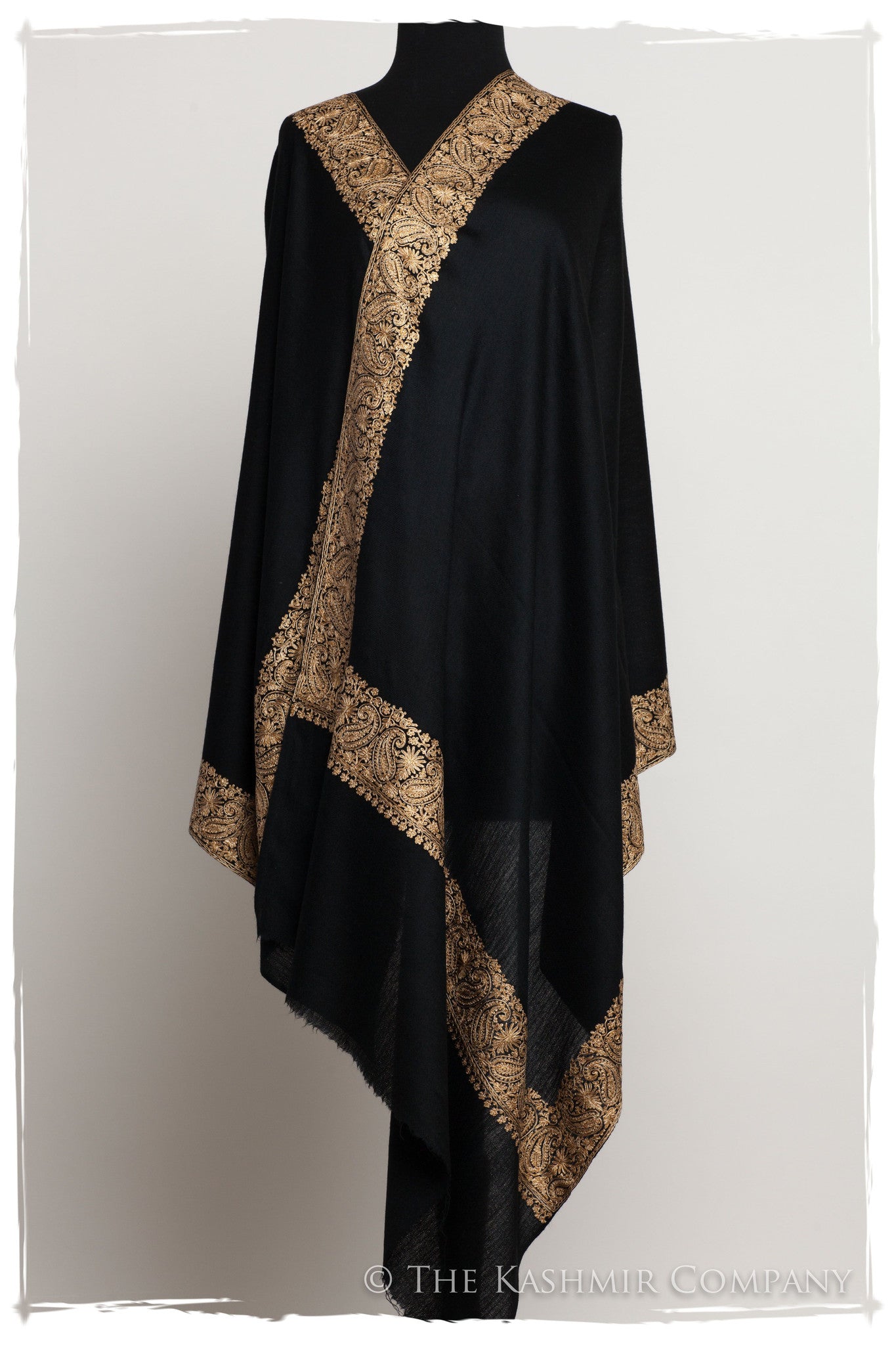 The Sophistiqué Oro Frontière Paisley Shawl