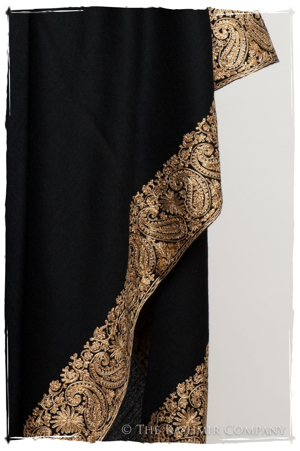 The Sophistiqué Oro Frontière Paisley Shawl