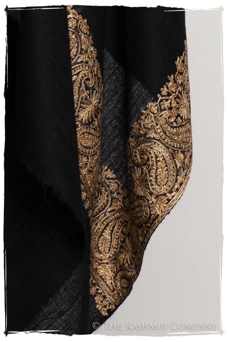 The Sophistiqué Oro Frontière Paisley Shawl