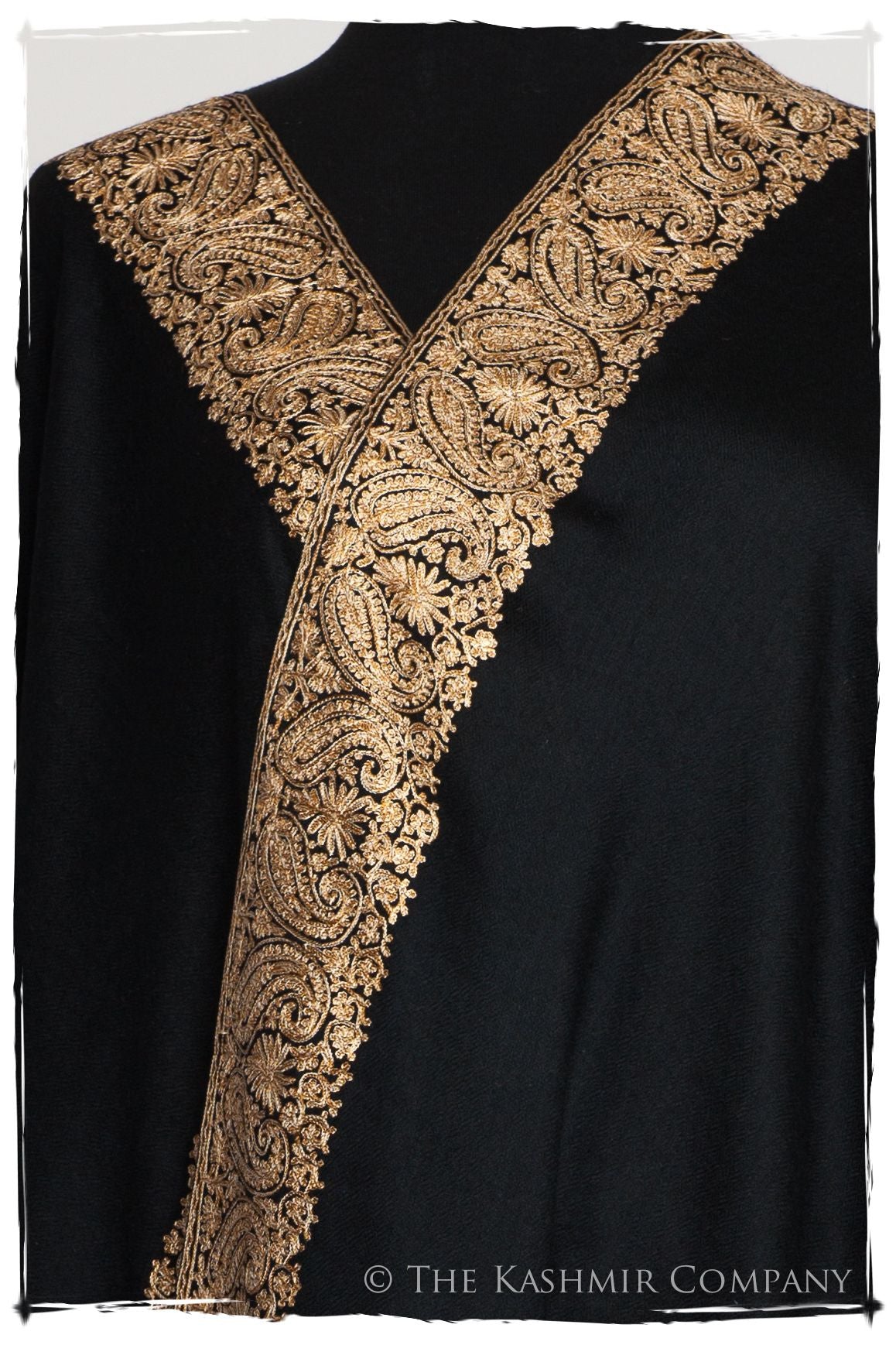 The Sophistiqué Oro Frontière Paisley Shawl