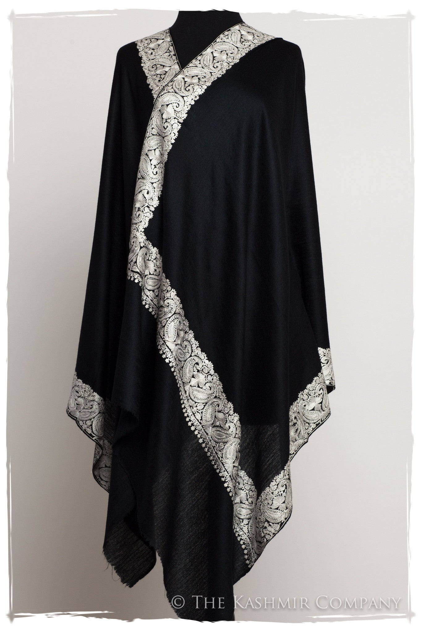 The Sophistiqué Argent Frontière Shawl