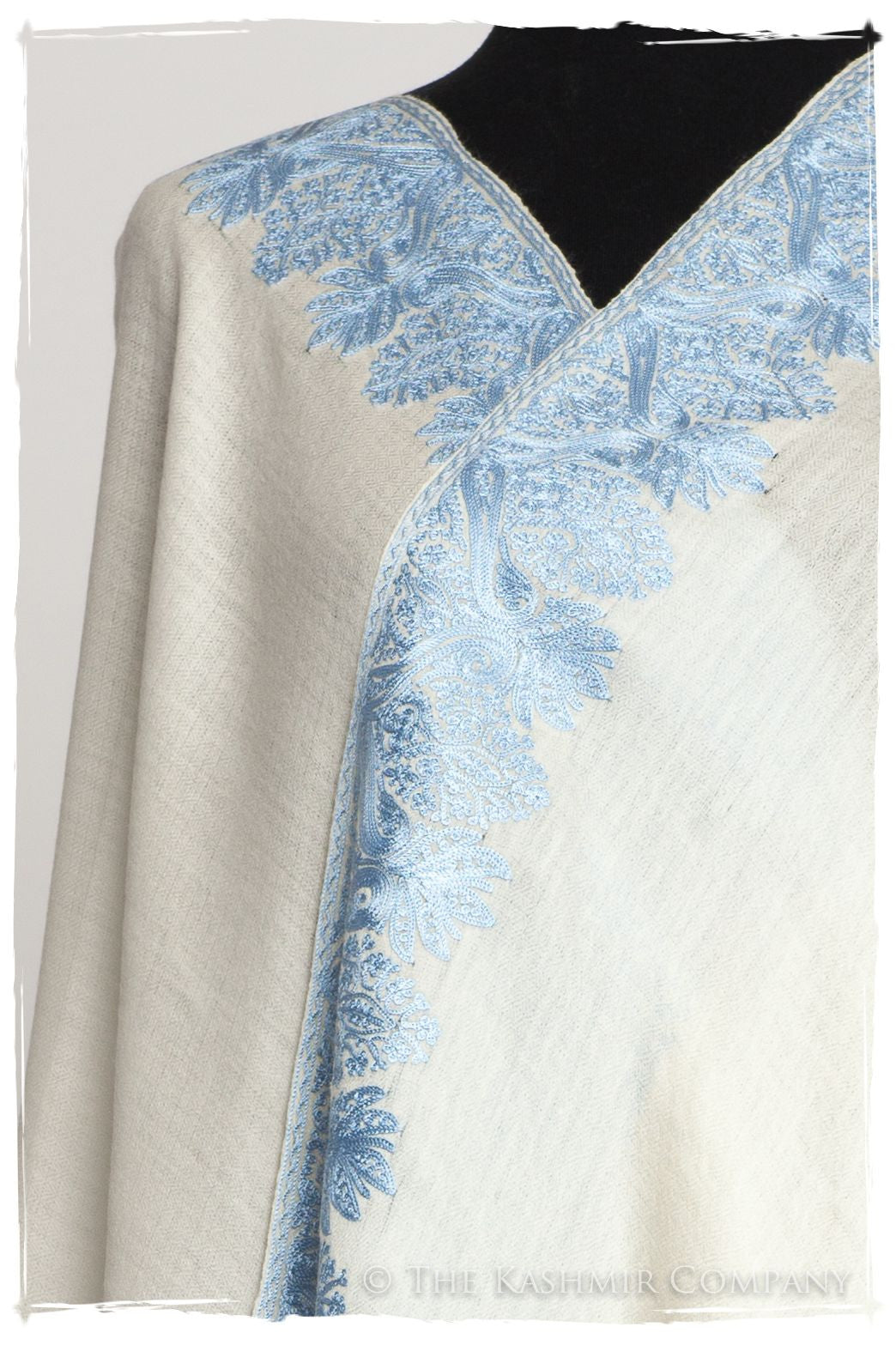 The Sophistiqué Ivoire Bleu Danse Frontière Shawl