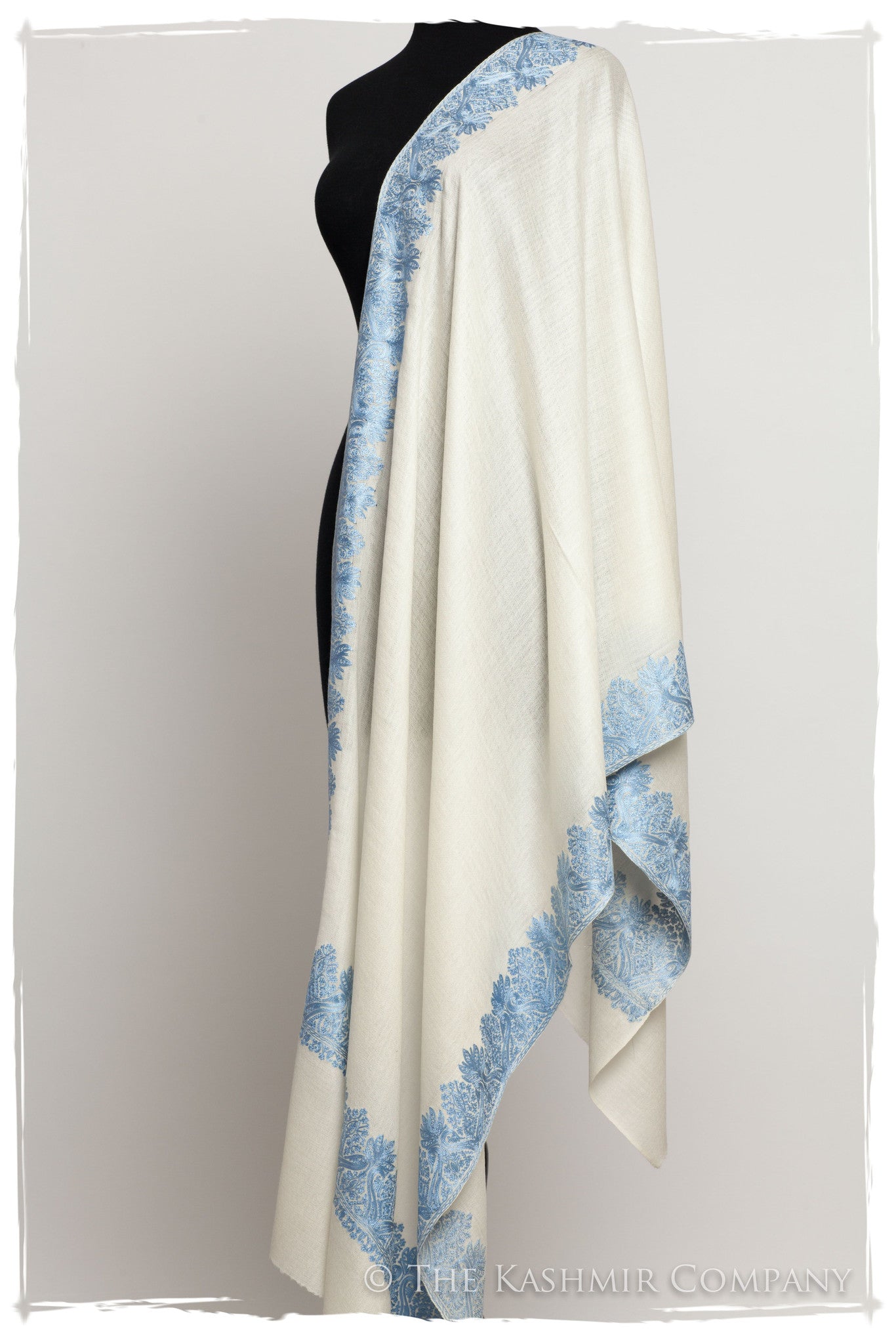 The Sophistiqué Ivoire Bleu Danse Frontière Shawl