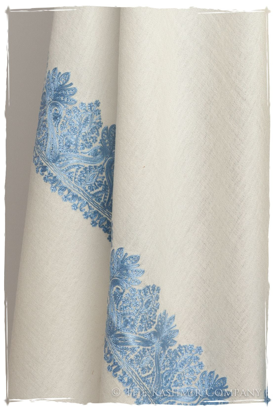 The Sophistiqué Ivoire Bleu Danse Frontière Shawl